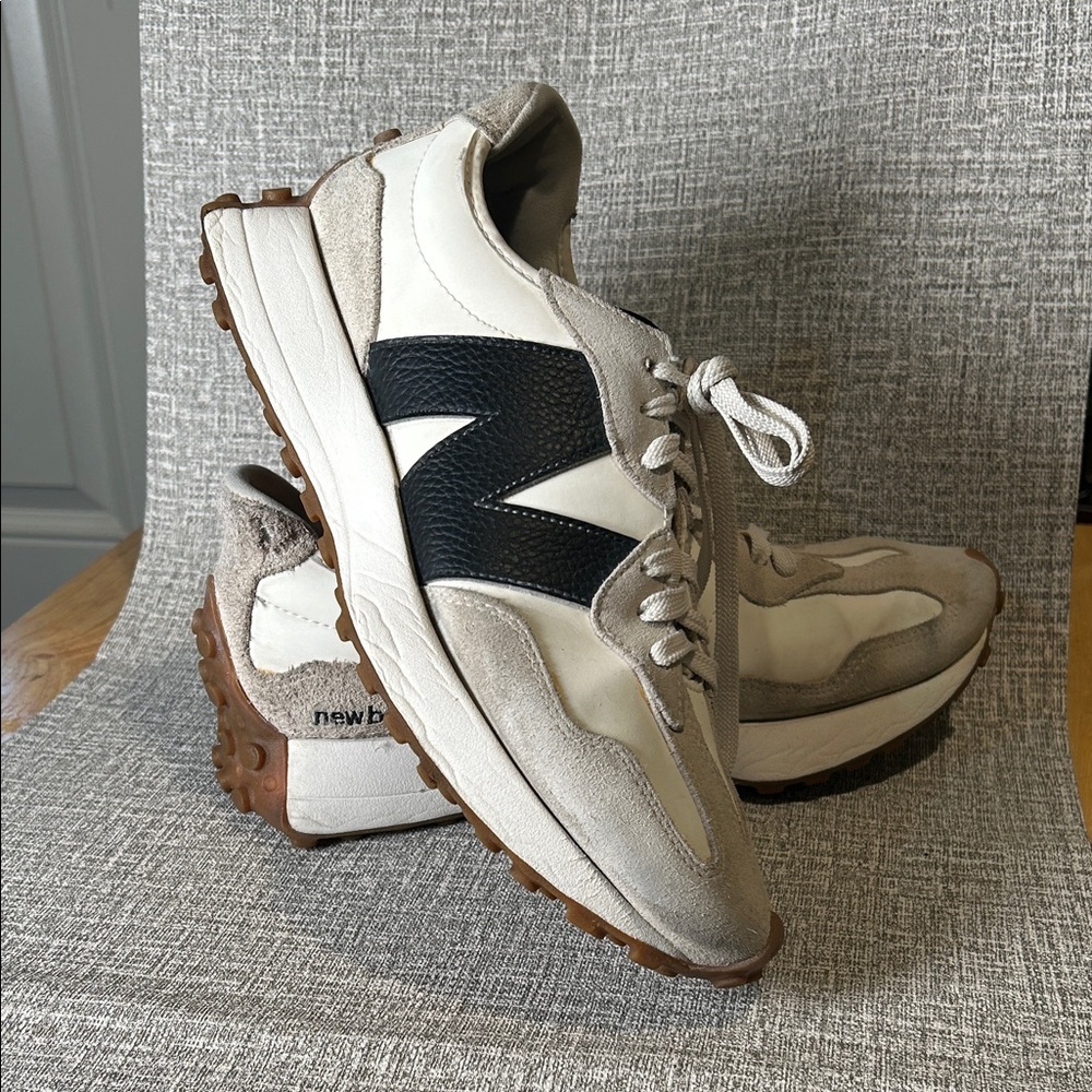 New Balance 327 Women’s Beige, White & Black Retro Runner Sneakers size 11